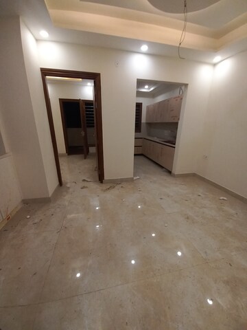 Furnished Amenities in 2 BHK Builder Floor at BPTP District, Sector 81 – for Sale