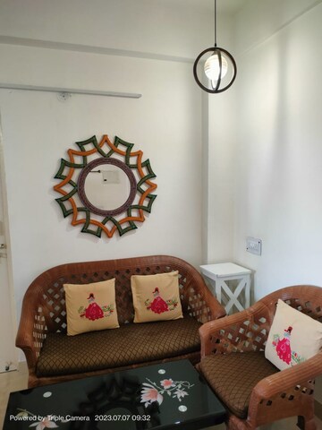 Furnished Amenities in 2 BHK Apartment at Lajpat Nagar I – for Rent