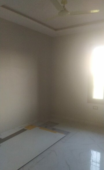 Room in 4 BHK Apartment at Indira Nagar – for Rent