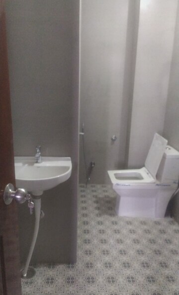 Bathroom in 4 BHK Apartment at Indira Nagar – for Rent