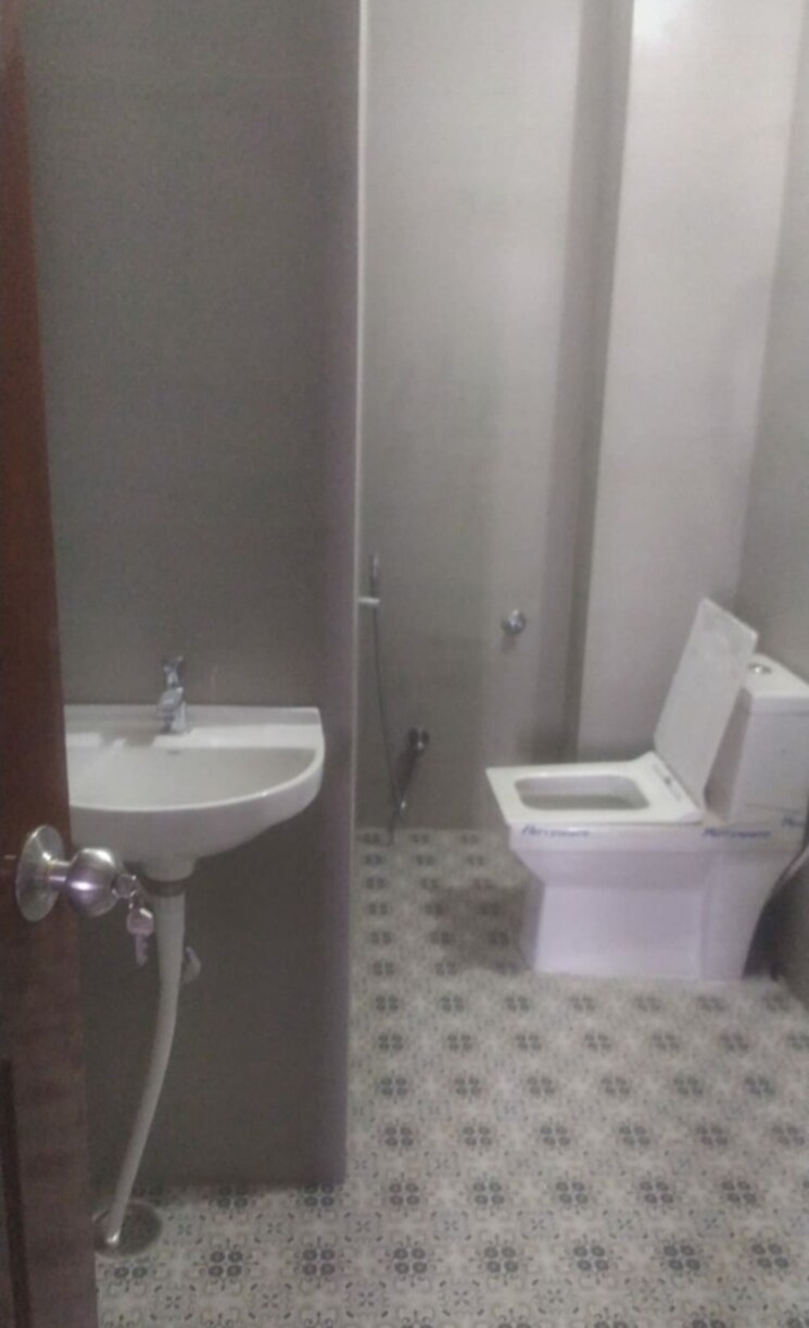 Bathroom, indira nagar 4 Bedroom 2000 Sq.Ft. Apartment In Indira Nagar Lucknow 8184400
