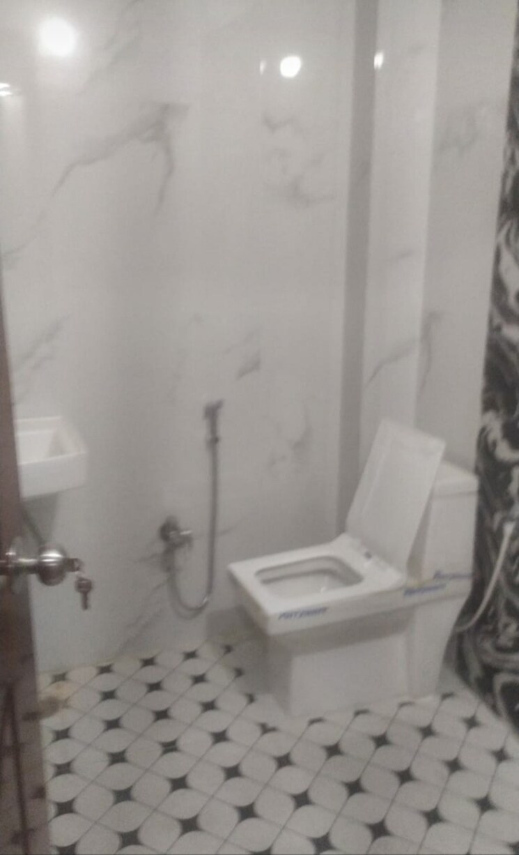 Bathroom, indira nagar 4 Bedroom 2000 Sq.Ft. Apartment In Indira Nagar Lucknow 8184400