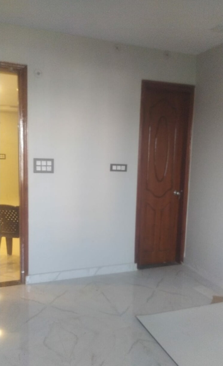 Room, indira nagar 4 Bedroom 2000 Sq.Ft. Apartment In Indira Nagar Lucknow 8184400