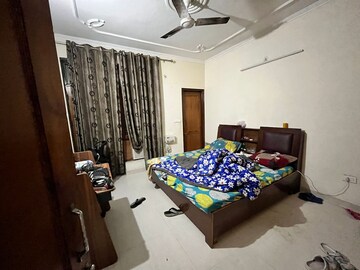 Master Bedroom in 2 BHK Builder Floor at Sector 52 – for Rent