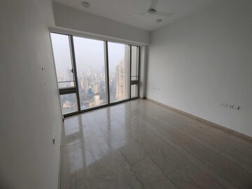 Room in 5 BHK Apartment at Lodha The Park, Worli – for Rent