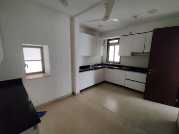 Room in 5 BHK Apartment at Lodha The Park, Worli – for Rent