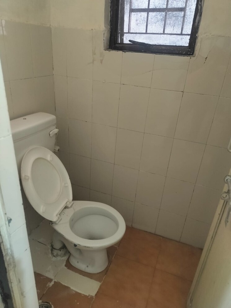 Bathroom, best-view-apartments 1.5 Bedroom 855 Sq.Ft. Apartment In Sector 99 Noida 8184550