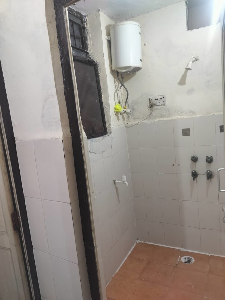 Bathroom, best-view-apartments 1.5 Bedroom 855 Sq.Ft. Apartment In Sector 99 Noida 8184550