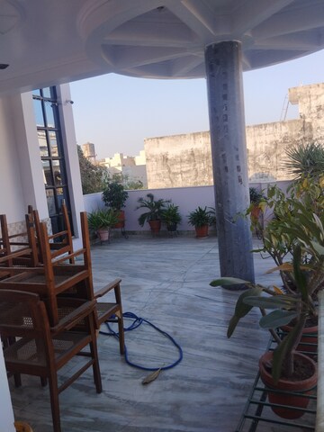 Gym in 2 BHK Apartment at Gomti Nagar – for Rent