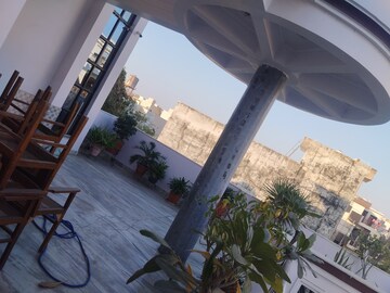 Master Plan in 2 BHK Apartment at Gomti Nagar – for Rent