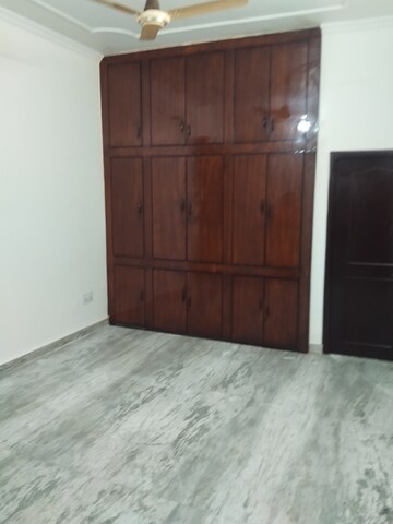 Room in 2.5 BHK Independent House at Kamta – for Rent