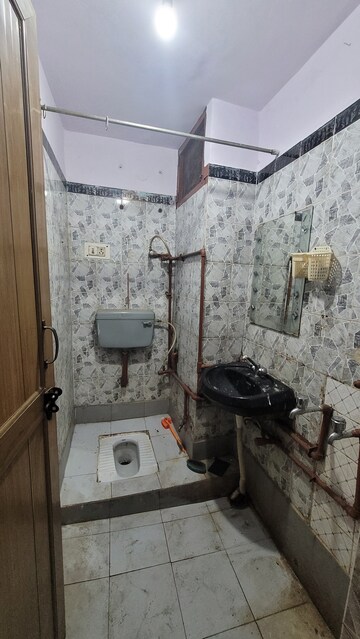 Bathroom in 1 BHK Builder Floor at Dilshad Colony – for Sale