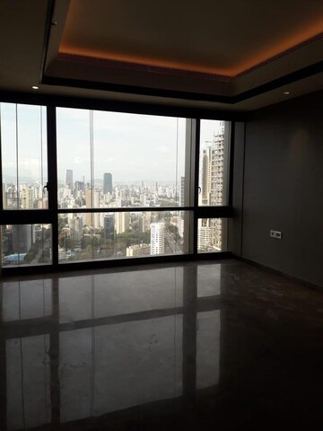 Room in 4 BHK Apartment at Lodha Trump Tower, Worli – for Rent