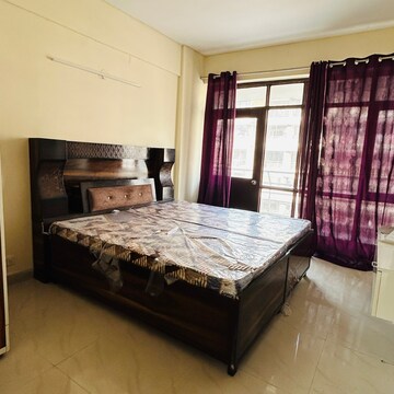 Room in 2 BHK Apartment at TDI City Kingsbury, Sector 61 – for Rent