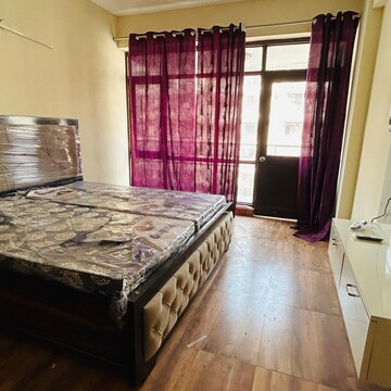 Room in 2 BHK Apartment at TDI City Kingsbury, Sector 61 – for Rent