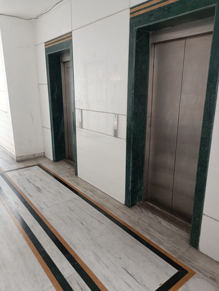 Room, gomti nagar 3.5 Bedroom 3200 Sq.Ft. Apartment In Gomti Nagar Lucknow 8184742