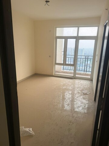 Room in 3.5 BHK Apartment at Parth Blue Monarch, Gomti Nagar – for Rent