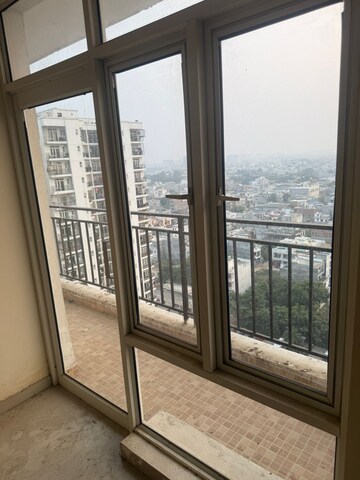 Room in 3.5 BHK Apartment at Parth Blue Monarch, Gomti Nagar – for Rent