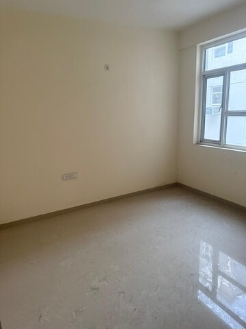 Room in 3 BHK Apartment at Omaxe Residency II, Gomti Nagar – for Rent