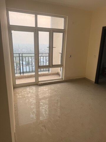 Room in 3 BHK Apartment at Omaxe Residency II, Gomti Nagar – for Rent
