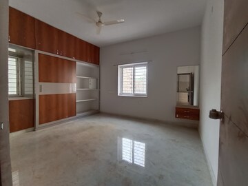 Room in 2 BHK Apartment at Madhapur – for Rent