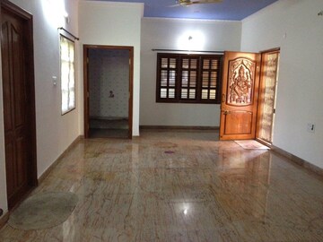 Room in 2 BHK Builder Floor at Gomti Nagar – for Rent