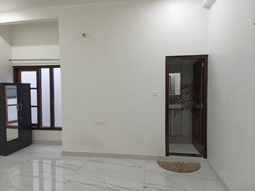 Room in 2 BHK Builder Floor at DLF Vibhuti Khand, Gomti Nagar – for Rent