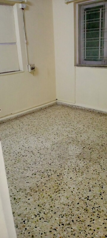 Room in 1 BHK Apartment at Takshila CHS, Andheri East – for Rent