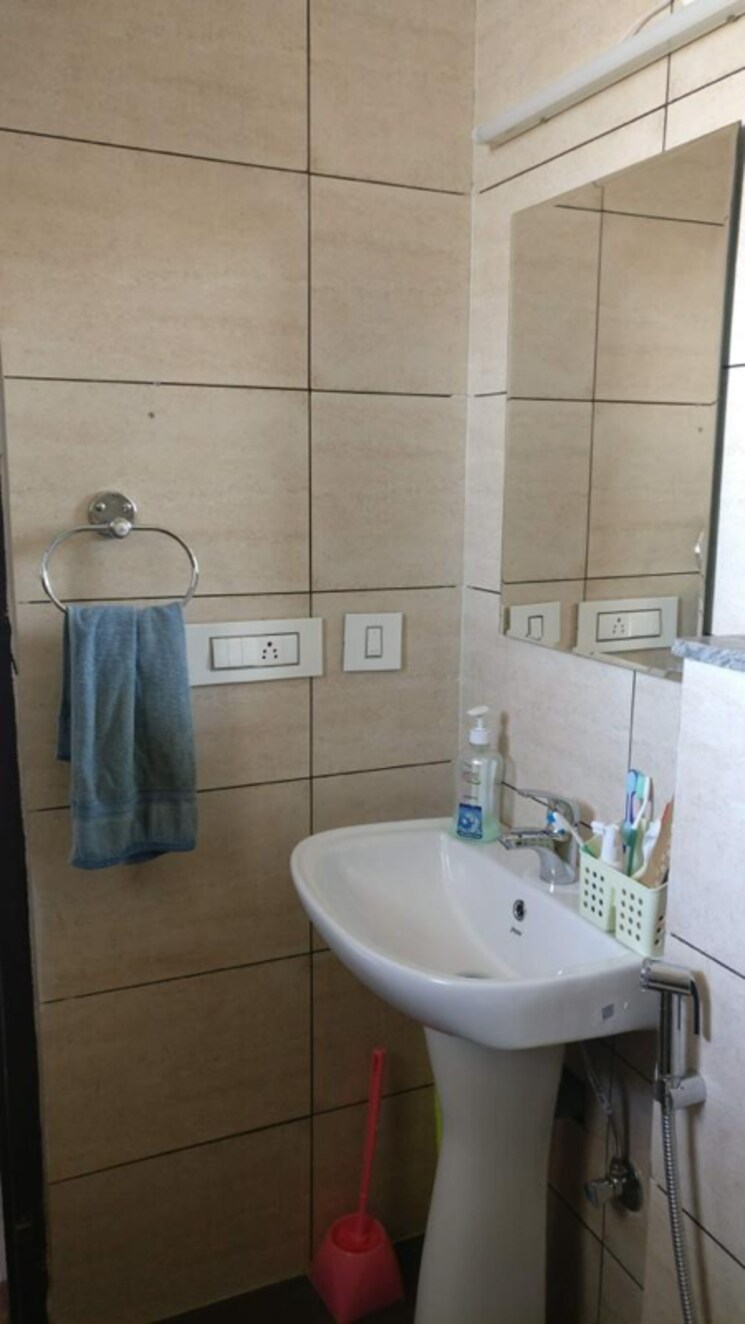 Bathroom, motiaz-royal-citi 3 Bedroom 1460 Sq.Ft. Apartment In Nagla Road Zirakpur 8185114