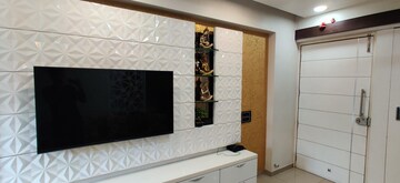 Room in 2 BHK Apartment at Makarba – for Rent