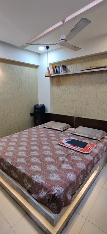 Bedroom in 2 BHK Apartment at Makarba – for Rent