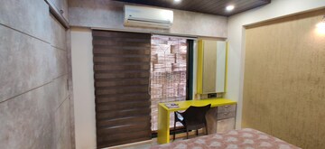 Room in 2 BHK Apartment at Makarba – for Rent