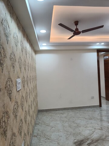 Room in 1 BHK Builder Floor at Sector 72 – for Sale