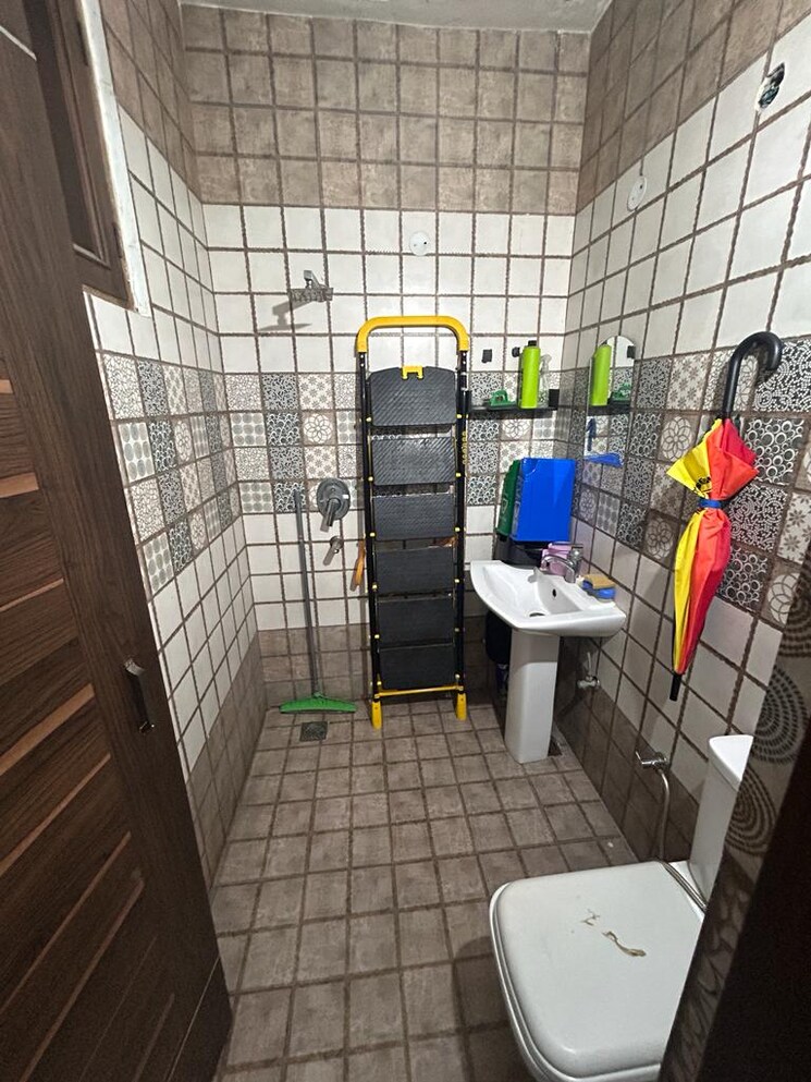 Attached Bathroom, pir machalla 2 Bedroom 900 Sq.Ft. Builder Floor In Pir Machalla Zirakpur 8185192