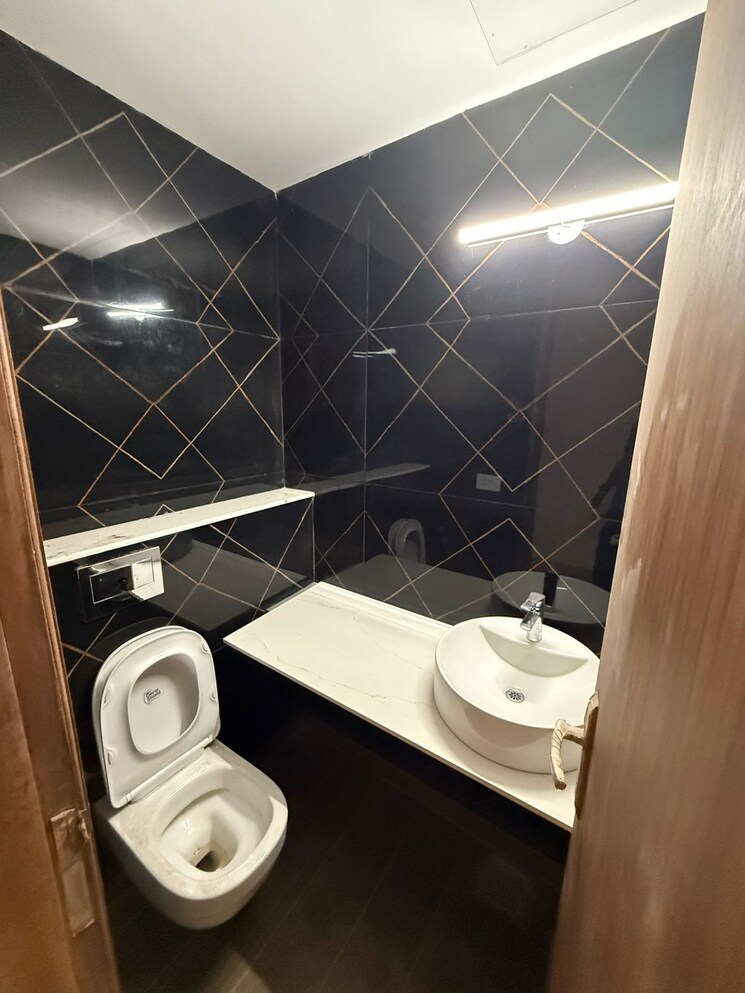 Bathroom, apex-the-rio 3 Bedroom 2460 Sq.Ft. Apartment In Ahinsa Khand ii Ghaziabad 8185207