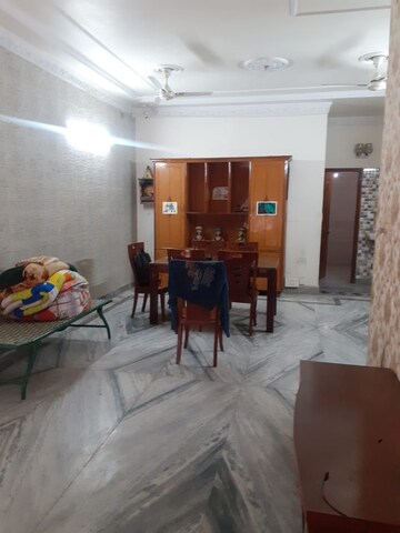 Parking in 2.5 BHK Builder Floor at Sector 28 – for Rent