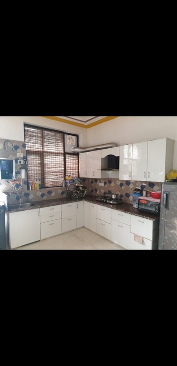 Kitchen in 3.5 BHK Builder Floor at Sector 28 – for Rent