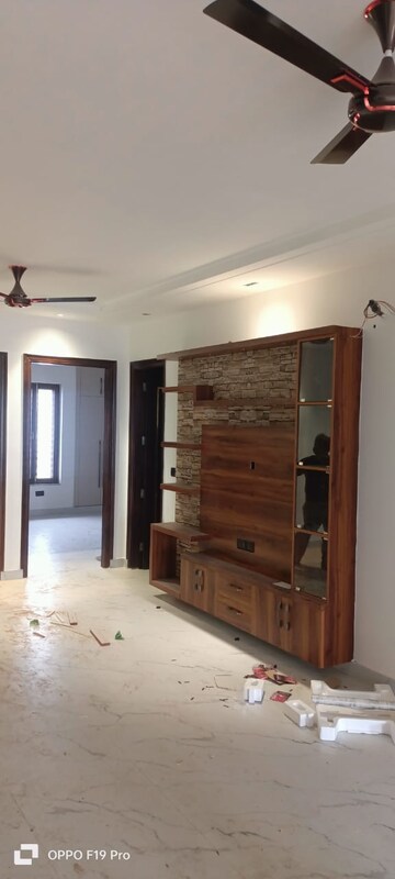 Room in 3.5 BHK Builder Floor at Sector 28 – for Rent