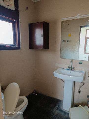 Master Bedroom in 2.5 BHK Apartment at Alok Vihar, Sector 50 – for Sale