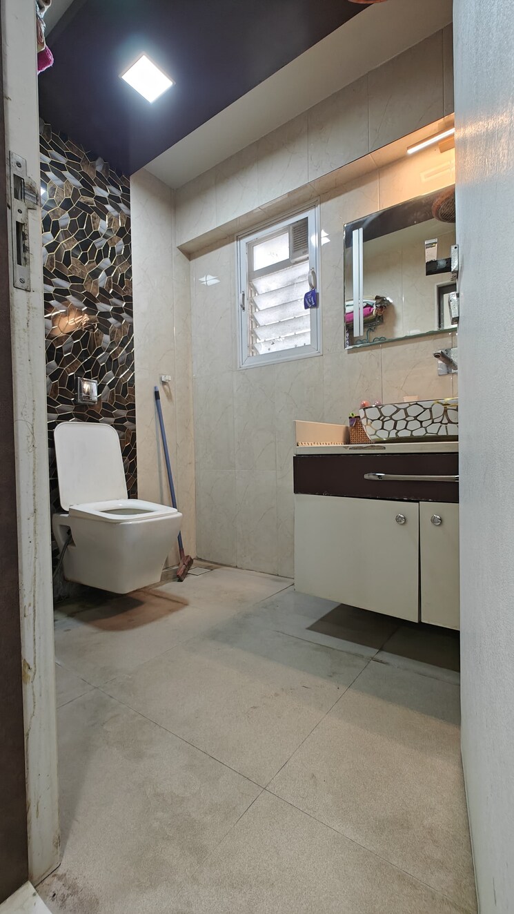 Bathroom, shree-rameshwar-tower 3.5 Bedroom 1250 Sq.Ft. Apartment In Borivali West Mumbai 8185328