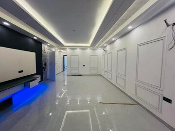 Building Lobby in 4 BHK Builder Floor at Srishti Greenfield Homes, Green Fields Colony – for Sale