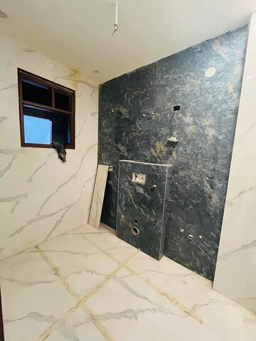 Furnished Amenities in 4 BHK Builder Floor at Srishti Greenfield Homes, Green Fields Colony – for Sale