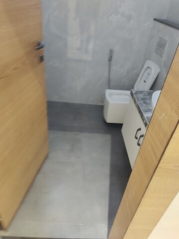 Attached Bathroom in 3 BHK Apartment at Shankar Nagar – for Rent