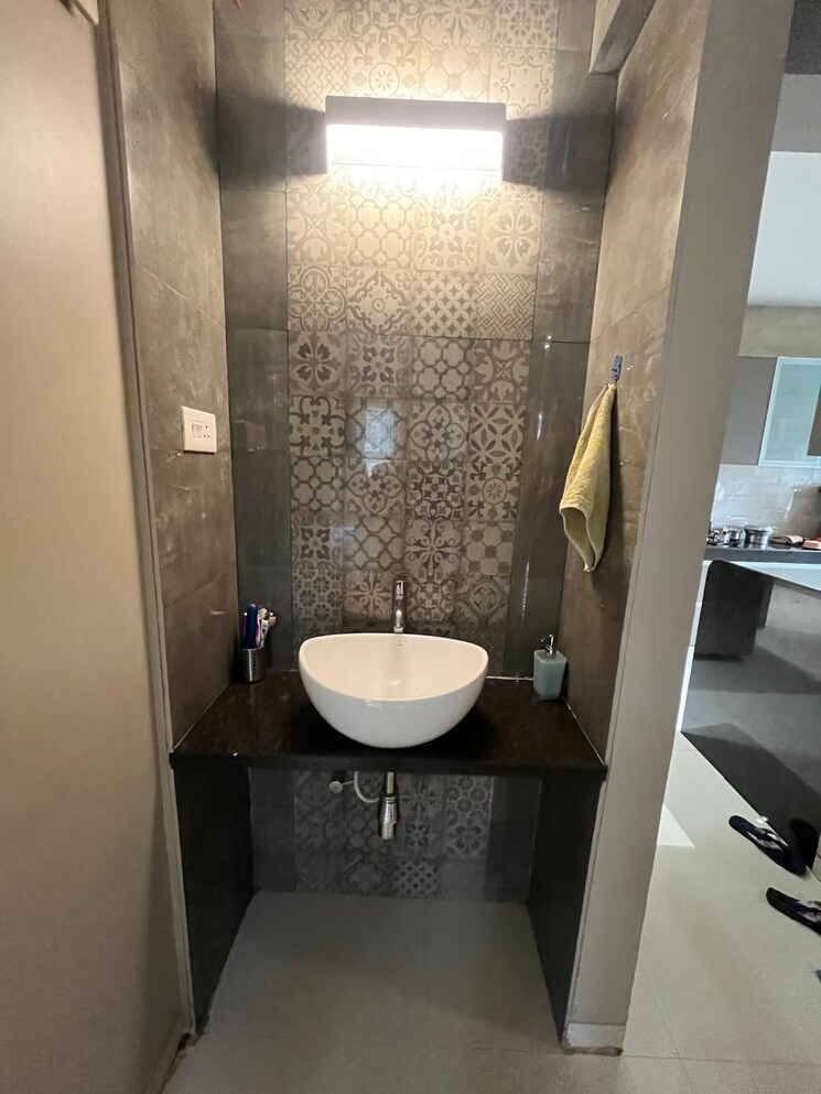 Bathroom, gokhale-sashi-madhav 2 Bedroom 929 Sq.Ft. Apartment In Bavdhan Pune 8185444