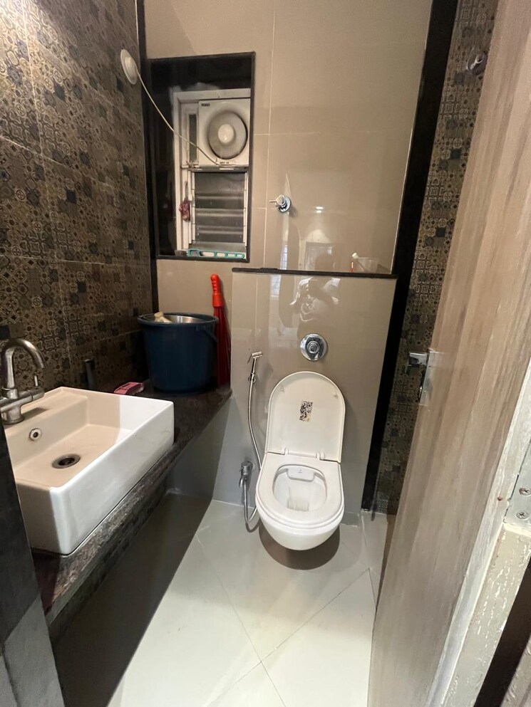 Bathroom, gokhale-sashi-madhav 2 Bedroom 929 Sq.Ft. Apartment In Bavdhan Pune 8185444