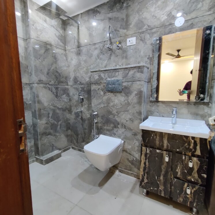 Bathroom, chattarpur 4 Bedroom 2200 Sq.Ft. Builder Floor In Chattarpur Delhi 8185462