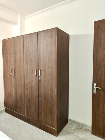 Furnished Amenities in 1 RK Builder Floor at Signature Tower Sector 30, Sector 30 – for Rent