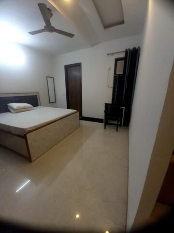 Room in Studio Builder Floor at DLF Star Tower, Sector 30 – for Rent