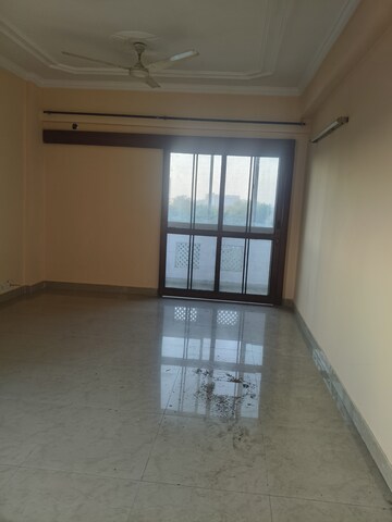 Room in 2 BHK Apartment at The Retreat Gurgaon, Sector 41 – for Rent