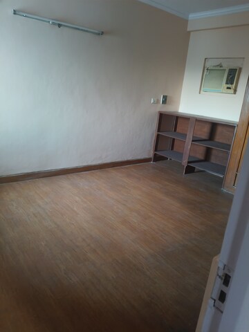 Room in 2 BHK Apartment at The Retreat Gurgaon, Sector 41 – for Rent